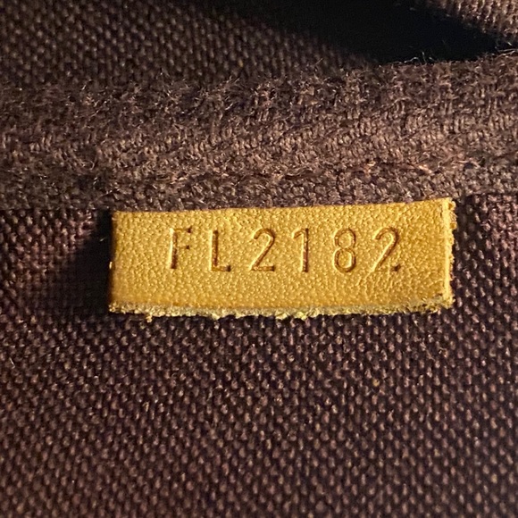 ⛔️SOLD⛔️ Favorite MM Monogram Crossbody (FL2182) - Picture 11 of 16